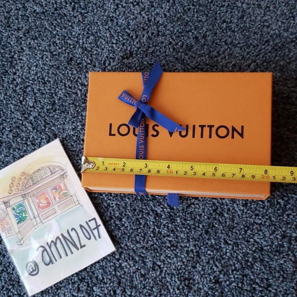 Louis Vuitton Gift Box and LV Ribbon - Picture 2 of 6